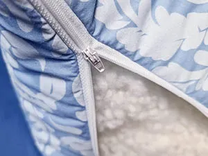 Sintepona spilvens ar rāvējslēdzēju